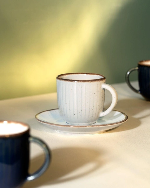 Madame Coco набор кофейных чашек HiverКофе с утра — не просто формальность, а настоящий ритуал. Лаконичный, но при этом стильный дизайн чашек Hiver подойдет к любой кухне и станет отличной мотивацией почаще приглашать друг друга на разговоры за эстетичной чашечкой любимого напитка.