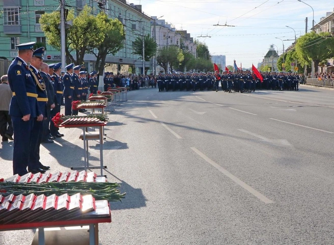 Рязанских десантников торжественно встретили на площади Победы | ya62.ru