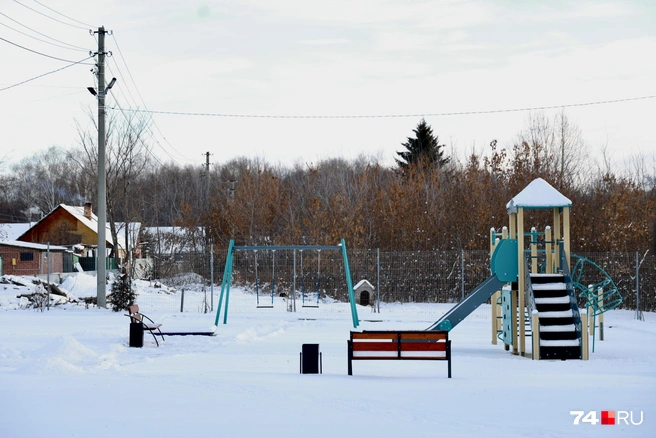 И даже помогали с обустройством детской площадки по соседству | Источник: Михаил Шилкин