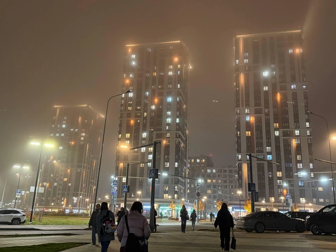 Этим вечером Москва напоминает город, парящий в облаках | Источник: читатель MSK1.RU