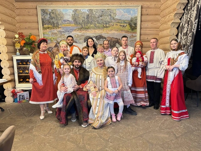 Гости пришли на свадьбу в сарафанах и косоворотках | Источник: личный архив Мальвины Жижилевой