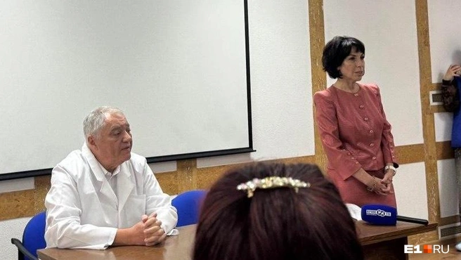Претензии к работе уральского кардиоцентра на встрече с коллективом кардиоцентра озвучила министр Татьяна Савинова | Источник: Ксения Маринина / E1.RU