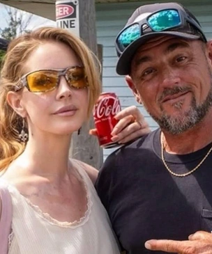 Лана Дель Рей помогает мужу — охотнику на крокодилов: фото