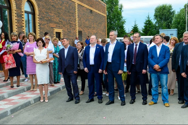 На открытие дворца приехала официальная делегация