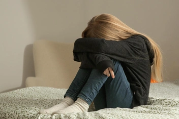 «Начинаются панические атаки, если мамы нет рядом. Плачу и грущу, хотя понимаю, что она скоро вернется»