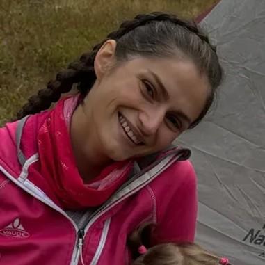 «С годовалым ребенком в горах. Высота — 3600 м»: в Сети негодуют из-за мамы, взявшую дочь на Ледник Богдановича