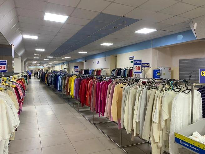 Таком магазине можно потеряться на весь день | Источник: Ирина Господаренко / NGS22.RU