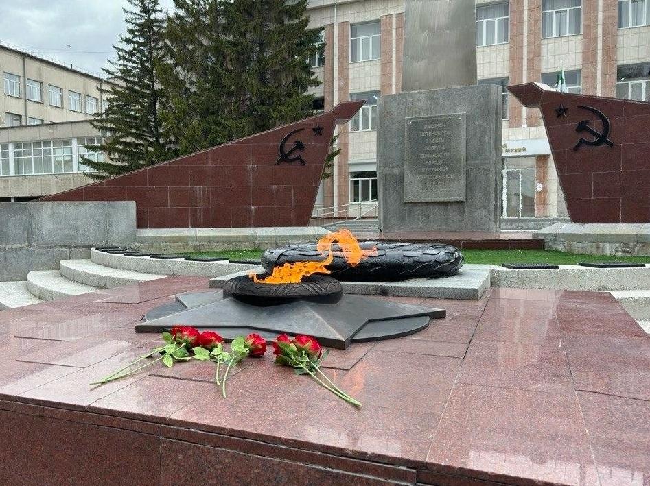 Жительнице Кургана грозит три года тюрьмы за прикуренную от Вечного огня сигарету