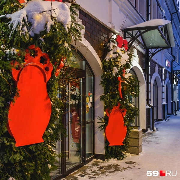 Красные фигурки видно издалека | Источник: Тимофей Калмаков / 59.RU