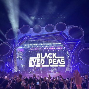 Black Eyed Peas қазақтың туын көкке көтерді. Видео