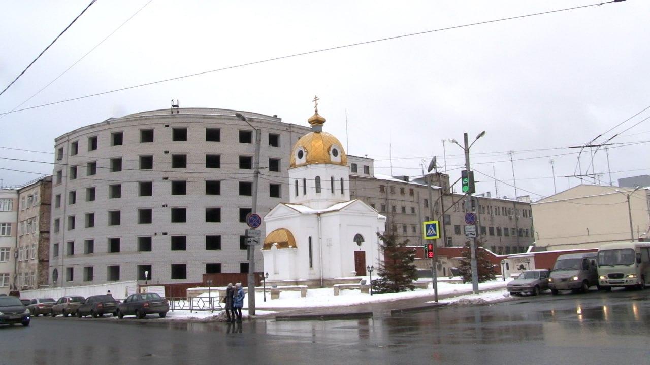 Адрес Куйбышева, 42 знали в городе все. Это все равно, что Петровка, 38 в Москве. Сейчас на месте ГУВД&nbsp;— мемориал с вечным огнем и часовня | Источник: Алексей Ногинский / 63.RU