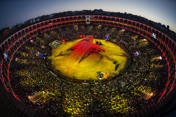 Фото №1 - Red Bull X-Fighters можно увидеть в прямом эфире!