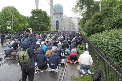 300 тысяч мусульман отметили Курбан-байрам в Петербурге