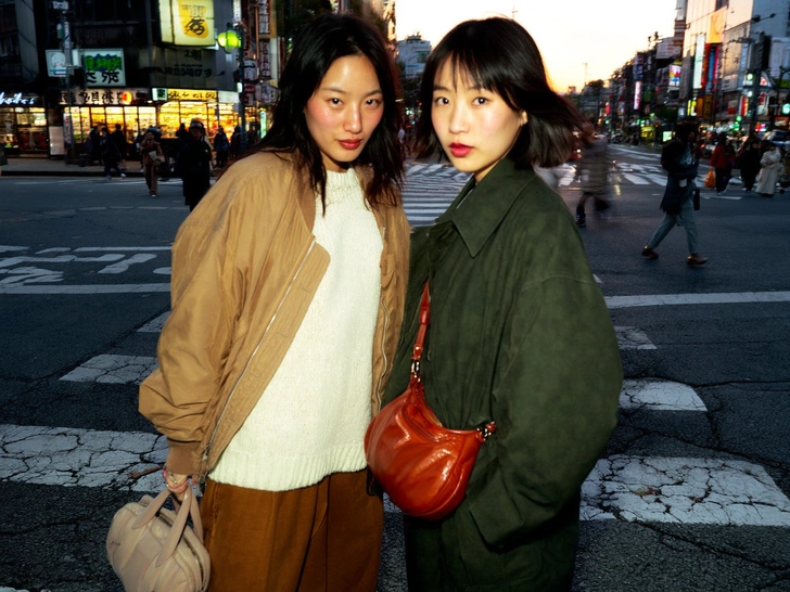 японский стиль, японский стиль одежды, японский женский стиль, девушка в японском стиле, одежда в японском стиле для женщин, современный японский стиль одежды, как одеваются японки | Источник: theDay/higgsfield