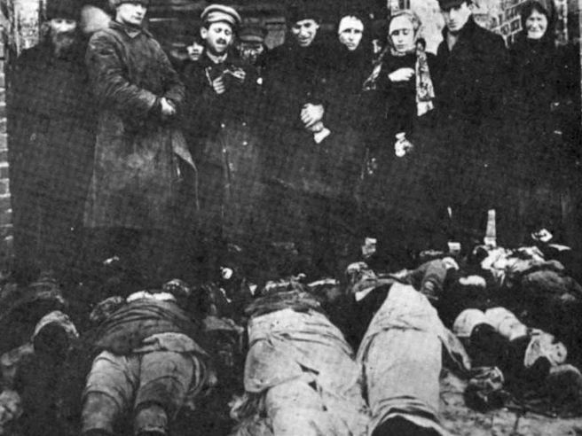 Фото жертв еврейского погрома в Проскурове, февраль 1919 года | Источник: Из альбома «Еврейские погромы 1918–1921» / evrejskaja-panorama.de