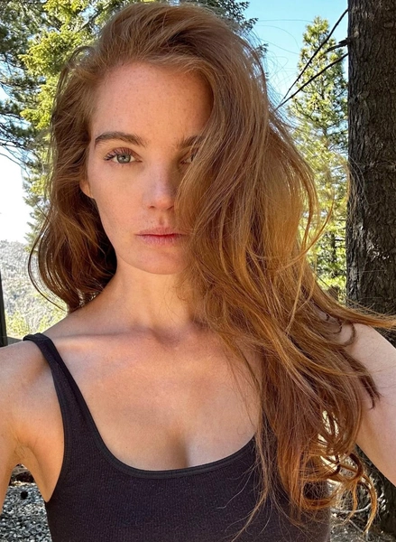 рыжеволосая супермодель Victoria’s Secret, стиль супермодели, мода Victoria’s Secret, как одевается супермодель, образ супермодели, Алексина Грэм | Источник: Социальные сети
