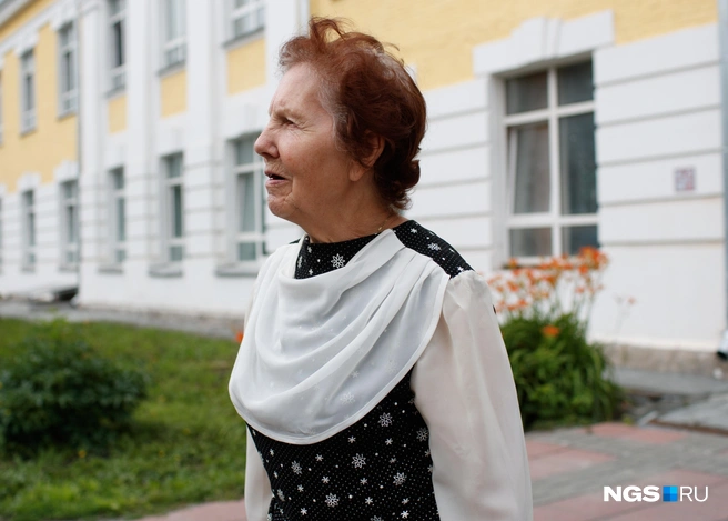 Размер пенсии Мария Дмитриевна не озвучила, но говорит, что ей на все хватает — и на коммуналку, даже с учетом повышения тарифов, тоже | Источник: Андрей Бортко / NGS.ru