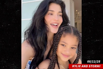 Дочь Кайли Дженнер спросила, почему их семья знаменита