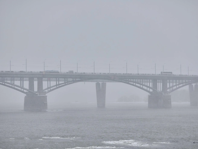 Снегопад закончится в понедельник, 10 ноября, после чего наступит похолодание | Источник: Александр Ощепков / NGS.RU