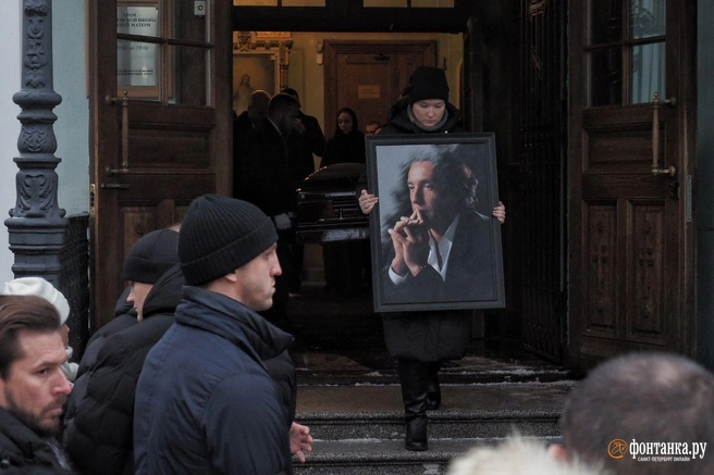 В Петербурге проводили ресторатора Вадима Лапина | Источник: Михаил Огнев / FONTANKA.RU