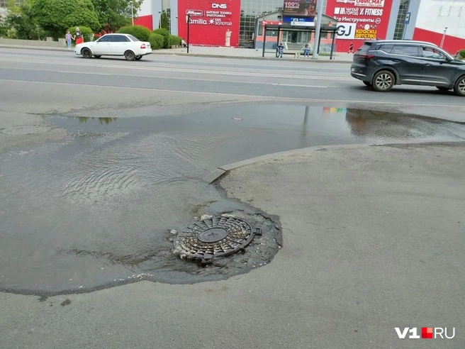 Это не течь, а плановые работы по запуску воды | Источник: Мария Умнова / V1.RU