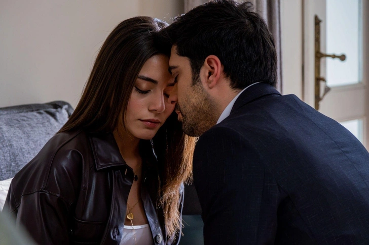 Сыла Тюркоглу и Догукан Гюнгер в ролях Доа и Фатиха | www.starhit.ru