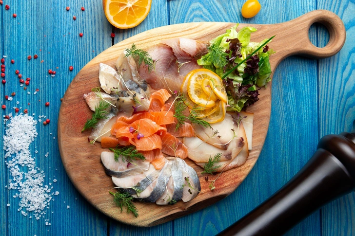 Простые рецепты для завтрака: 3 вкусных блюда с рыбными деликатесами из осетра | Источник: Shutterstock/Fotodom.ru