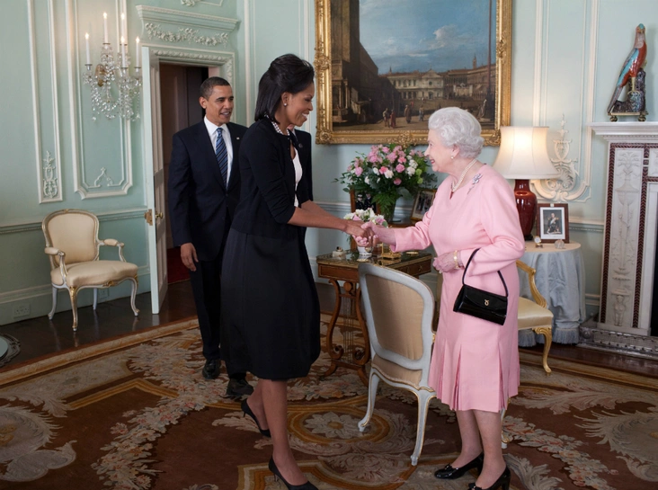 Барак и Мишель Обама с королевой Елизаветой, 2009 год