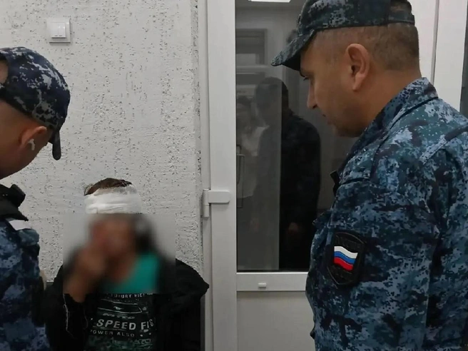 Первую помощь пострадавшей оказал сотрудник Кассационного военного суда | Источник: ГУФССП России по Новосибирской области / Max