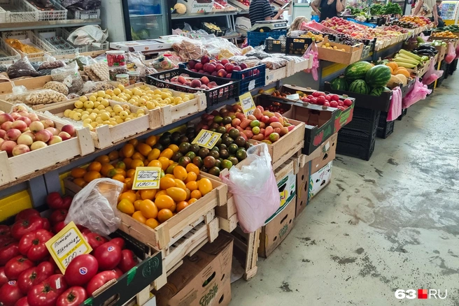Продукты — основной товар Троицкого рынка | Источник: Роман Данилкин / 63.RU