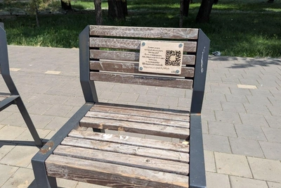 Керамический кот из сквера Юдина в Красноярске уничтожен