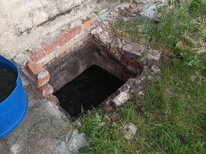 После ЧП в Верхотурье заменили все крышки на выгребных ямах и даже канализационных люках | Источник: прокуратура