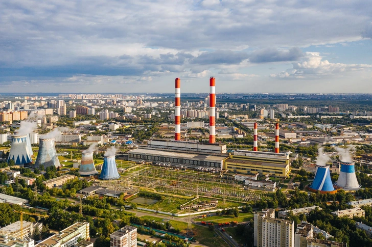 Градирни ТЭЦ-23 в Москве.