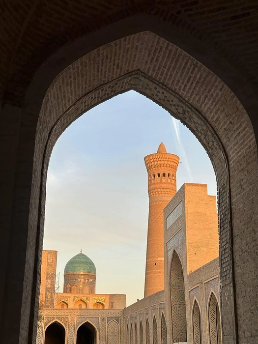 В Бухаре сохранилось множество построек разных периодов | Источник: Телеграм-канал «Будни путешественника»