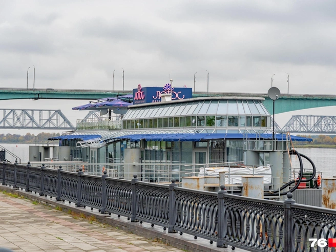 Второй Арбитражный апелляционный суд отменил соглашение о водопользовании для ресторана-причала | Источник: Кирилл Поверинов / 76.RU