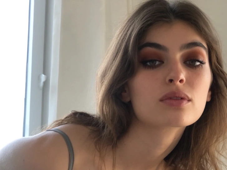 макияж глаз, макияж глаз фото, средства для макияжа глаз, какие глаза макияж, как сделать макияж глаз, легкий макияж глаз, какой макияж глаз подходит | Источник: theDay/higgsfield