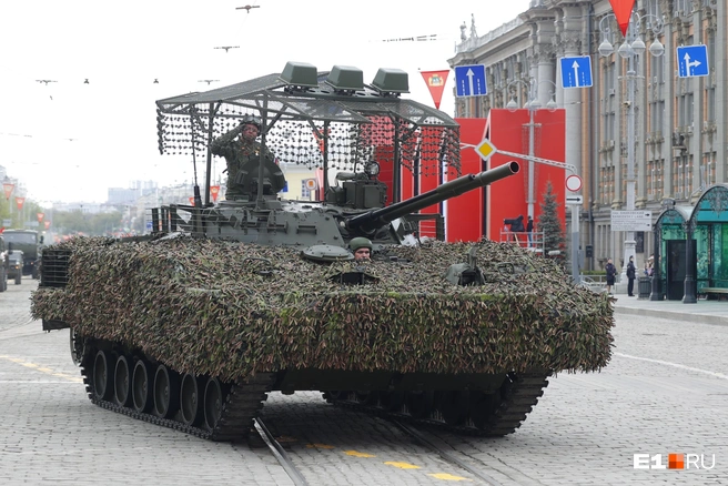  БМП-3 в маскировочной сетке | Источник: Владислав Лоншаков / E1.RU
