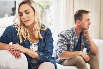 «Муж постоянно признается в любви и в то же время относится ко мне наплевательски»