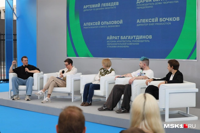 Вместе с историком архитектуры Айратом Багаутдиновым он делится своим мнением и опытом о том, как сделать общественные пространства по-настоящему удобными для горожан | Источник: Артем Устюжанин / MSK1.RU
