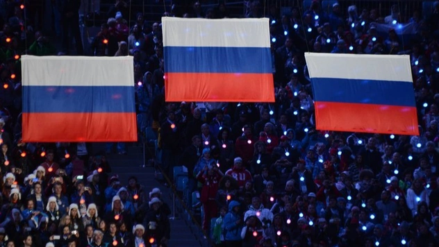 ВЦИОМ: 84% россиян гордятся флагом, 50% помнят порядок цветов