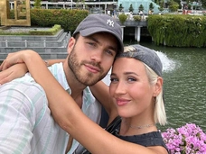 Кока призналась, что Поверин не принял ее семью: «Когда ко мне приезжали родители, он закрывался в комнате»