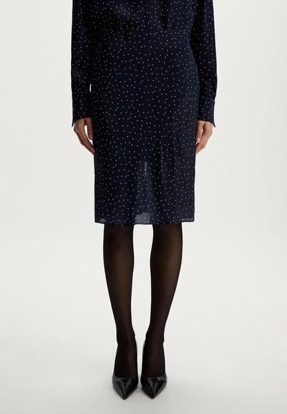 Polka dot остается с нами и этой зимой: где купить «теплый» горошек и как его стилизовать