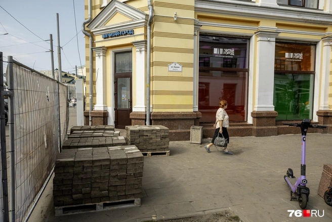 Ходить по Кирова во время ремонта пока еще можно  | Источник: Александр Куренной / 76.RU