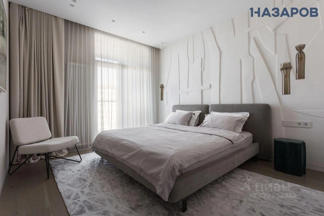 В помещении есть просторная спальня | Источник: Агентство недвижимости «Компания „НАЗАРОВ“» / n1