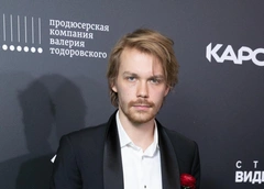 Подавлял Асмус и променял ее на другую актрису из «Текста»? Так ли прост звезда «Огнива» Роман Евдокимов