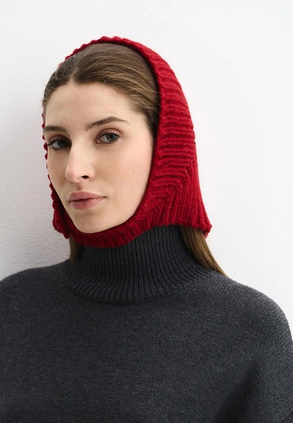 Шерстяная косынка — лучшая альтернатива шапкам (без вреда для прически)
