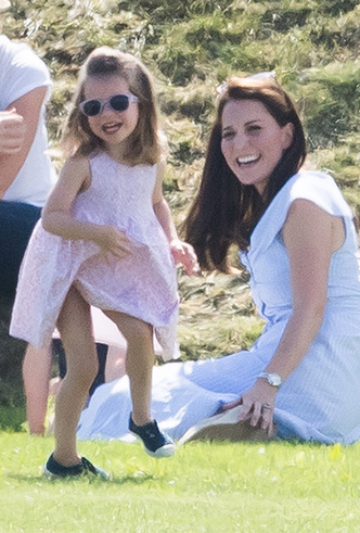 Фото №14 - Семейный выходной: принцесса Шарлотта, принц Джордж, Кейт и Уильям на игре в поло