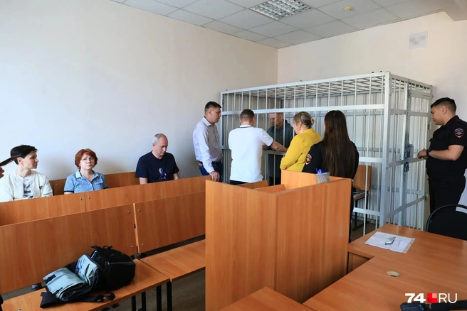 Однако на оглашение приговора пришли его близкие  | Источник: Михаил Шилкин 