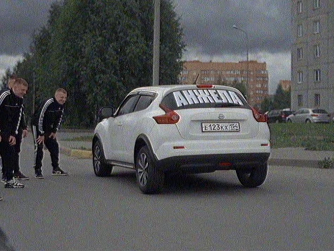 Знаменитая машина с надписью «Анжела» также попала в видеоряд | Источник: Sayonara Boy / YouTube.com