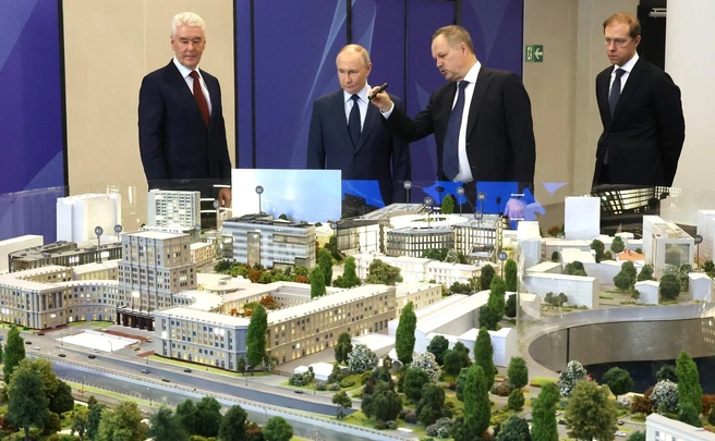 Президент посетил один из старейших вузов страны | Источник: Сергей Карпухин, ТАСС